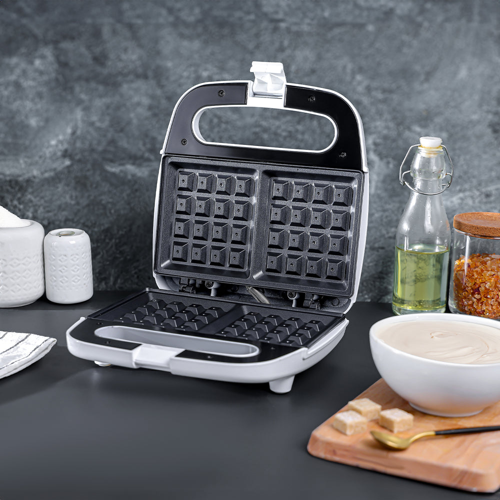 Electric Two Slice Belgian Waffle Maker 750W GWM676 (Parcel Rate)